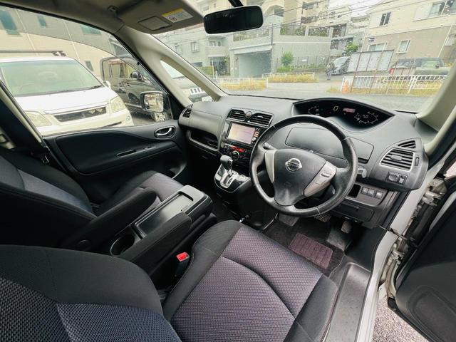 セレナ ハイウェイスター　Ｓ－ハイブリッド　Ｖセレクション　ＥＴＣ　バックカメラ　ＴＶ　オートクルーズコントロール　両側電動スライドドア　ＨＩＤ　スマートキー　アイドリングストップ　３列シート　ＣＶＴ　アルミホイール　ＣＤ　ＵＳＢ　ミュージックプレイヤー接続可（12枚目）