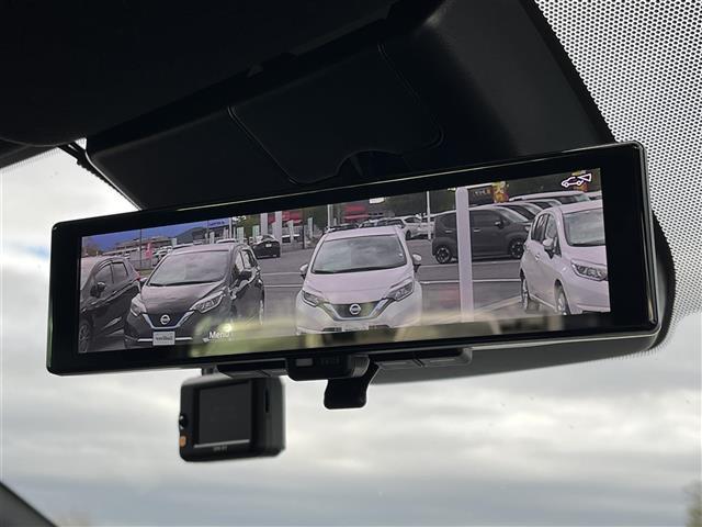 オーラ ニスモ 純正9インチナビ(フルセグ/BT)/プロパイロット/レーダークルーズコントロール/全方位/コーナーセンサー/BSM/衝突軽減/ハーフレザー/ワイヤレス充電/デジタルインナーミラー/ETC2.0(5枚目)