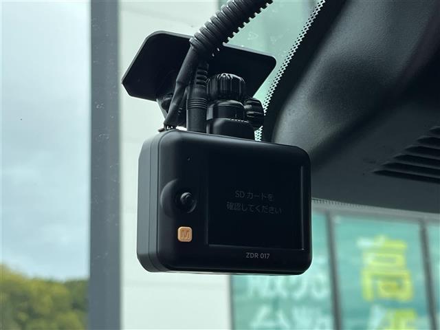 オーラ ニスモ 純正9インチナビ(フルセグ/BT)/プロパイロット/レーダークルーズコントロール/全方位/コーナーセンサー/BSM/衝突軽減/ハーフレザー/ワイヤレス充電/デジタルインナーミラー/ETC2.0(7枚目)