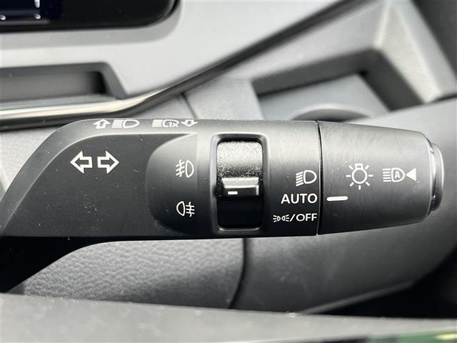 オーラ ニスモ 純正9インチナビ(フルセグ/BT)/プロパイロット/レーダークルーズコントロール/全方位/コーナーセンサー/BSM/衝突軽減/ハーフレザー/ワイヤレス充電/デジタルインナーミラー/ETC2.0(11枚目)