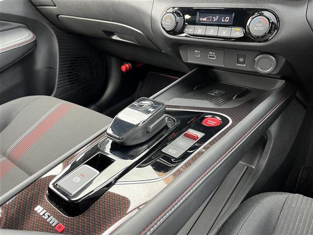 オーラ ニスモ 純正9インチナビ(フルセグ/BT)/プロパイロット/レーダークルーズコントロール/全方位/コーナーセンサー/BSM/衝突軽減/ハーフレザー/ワイヤレス充電/デジタルインナーミラー/ETC2.0(25枚目)