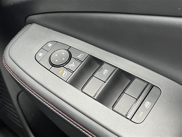 オーラ ニスモ 純正9インチナビ(フルセグ/BT)/プロパイロット/レーダークルーズコントロール/全方位/コーナーセンサー/BSM/衝突軽減/ハーフレザー/ワイヤレス充電/デジタルインナーミラー/ETC2.0(26枚目)