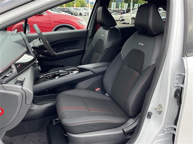 オーラ ニスモ 純正9インチナビ(フルセグ/BT)/プロパイロット/レーダークルーズコントロール/全方位/コーナーセンサー/BSM/衝突軽減/ハーフレザー/ワイヤレス充電/デジタルインナーミラー/ETC2.0(33枚目)