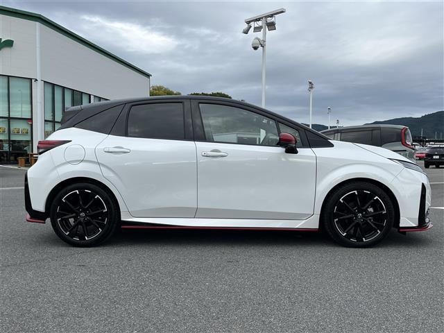 オーラ ニスモ 純正9インチナビ(フルセグ/BT)/プロパイロット/レーダークルーズコントロール/全方位/コーナーセンサー/BSM/衝突軽減/ハーフレザー/ワイヤレス充電/デジタルインナーミラー/ETC2.0(36枚目)