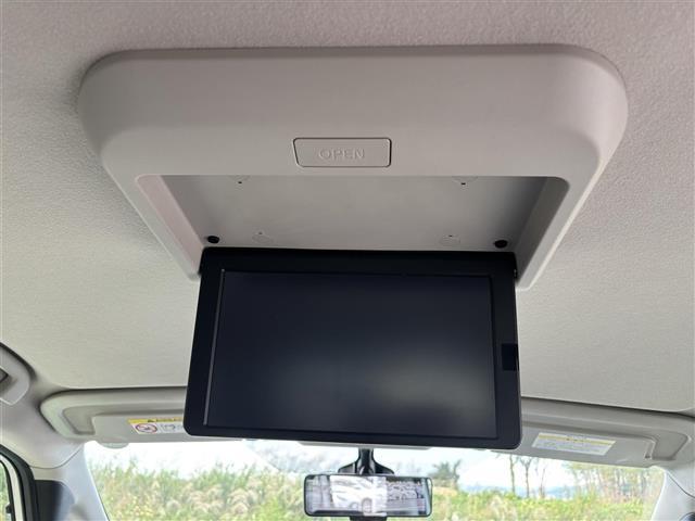 セレナ ｅ－パワー　ハイウェイスターＶ　純正１０インチナビ（フルセグ／ＢＴ／ＣＤ／ＤＶＤ）／フリップダウン／プロパイロット／全方位／ＢＳＭ／コーナーセンサー／衝突軽減／両側パワスラ／シートヒーター／ステアリングヒーター／後席サンシェード（6枚目）