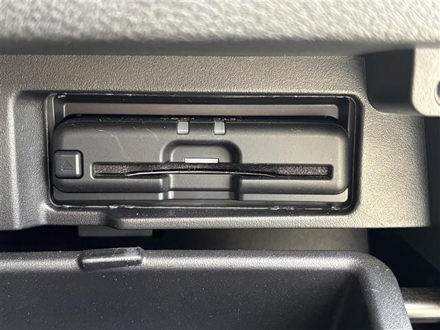 セレナ ｅ－パワー　ハイウェイスターＶ　純正１０インチナビ（フルセグ／ＢＴ／ＣＤ／ＤＶＤ）／フリップダウン／プロパイロット／全方位／ＢＳＭ／コーナーセンサー／衝突軽減／両側パワスラ／シートヒーター／ステアリングヒーター／後席サンシェード（7枚目）