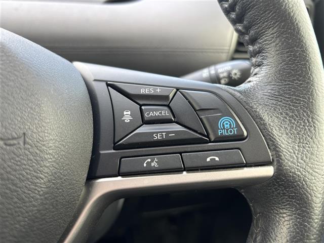 セレナ ｅ－パワー　ハイウェイスターＶ　純正１０インチナビ（フルセグ／ＢＴ／ＣＤ／ＤＶＤ）／フリップダウン／プロパイロット／全方位／ＢＳＭ／コーナーセンサー／衝突軽減／両側パワスラ／シートヒーター／ステアリングヒーター／後席サンシェード（11枚目）