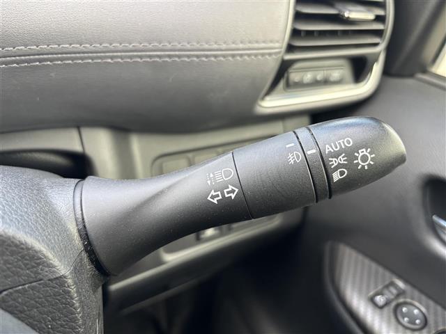 セレナ ｅ－パワー　ハイウェイスターＶ　純正１０インチナビ（フルセグ／ＢＴ／ＣＤ／ＤＶＤ）／フリップダウン／プロパイロット／全方位／ＢＳＭ／コーナーセンサー／衝突軽減／両側パワスラ／シートヒーター／ステアリングヒーター／後席サンシェード（12枚目）