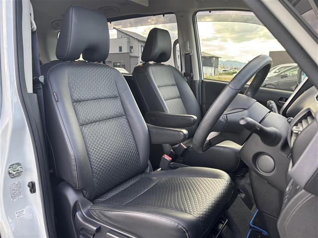 セレナ ｅ－パワー　ハイウェイスターＶ　純正１０インチナビ（フルセグ／ＢＴ／ＣＤ／ＤＶＤ）／フリップダウン／プロパイロット／全方位／ＢＳＭ／コーナーセンサー／衝突軽減／両側パワスラ／シートヒーター／ステアリングヒーター／後席サンシェード（15枚目）