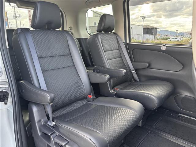 セレナ ｅ－パワー　ハイウェイスターＶ　純正１０インチナビ（フルセグ／ＢＴ／ＣＤ／ＤＶＤ）／フリップダウン／プロパイロット／全方位／ＢＳＭ／コーナーセンサー／衝突軽減／両側パワスラ／シートヒーター／ステアリングヒーター／後席サンシェード（16枚目）