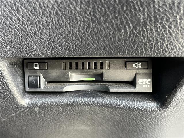 シエンタ ハイブリッドG クエロ 純正ナビ(フルセグ/BT/CD/DVD)/モデリスタ/クルーズコントロール/全方位/コーナーセンサー/衝突軽減/レーンキープ/両側パワスラ/シートヒーター/ステアリングヒーター/ETC(5枚目)