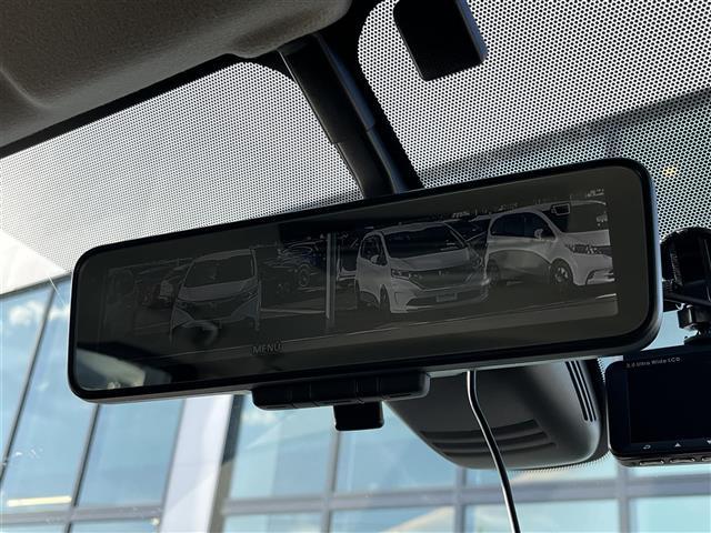 セレナ ｅ－パワー　ハイウェイスターＶ　純正ナビ　フルセグ　Ｂｌｕｅｔｏｏｔｈ　ＵＳＢ／ＡＵＸ　フリップダウン　全方位カメラ　ＥＴＣ　ドライブレコーダー　追従型クルーズコントロール　両側パワースライドドア　前席シートヒーター　オートライト（4枚目）