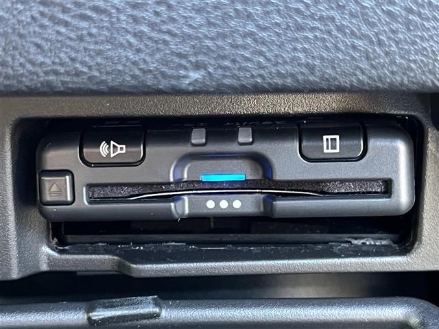 セレナ ｅ－パワー　ハイウェイスターＶ　純正ナビ　フルセグ　Ｂｌｕｅｔｏｏｔｈ　ＵＳＢ／ＡＵＸ　フリップダウン　全方位カメラ　ＥＴＣ　ドライブレコーダー　追従型クルーズコントロール　両側パワースライドドア　前席シートヒーター　オートライト（6枚目）