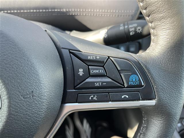 セレナ ｅ－パワー　ハイウェイスターＶ　純正ナビ　フルセグ　Ｂｌｕｅｔｏｏｔｈ　ＵＳＢ／ＡＵＸ　フリップダウン　全方位カメラ　ＥＴＣ　ドライブレコーダー　追従型クルーズコントロール　両側パワースライドドア　前席シートヒーター　オートライト（12枚目）