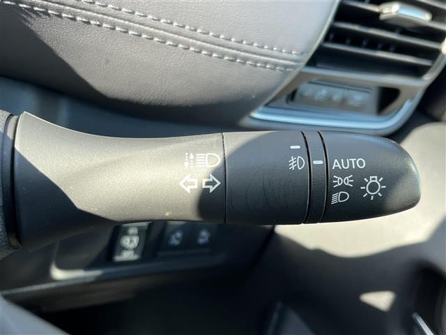 セレナ ｅ－パワー　ハイウェイスターＶ　純正ナビ　フルセグ　Ｂｌｕｅｔｏｏｔｈ　ＵＳＢ／ＡＵＸ　フリップダウン　全方位カメラ　ＥＴＣ　ドライブレコーダー　追従型クルーズコントロール　両側パワースライドドア　前席シートヒーター　オートライト（13枚目）