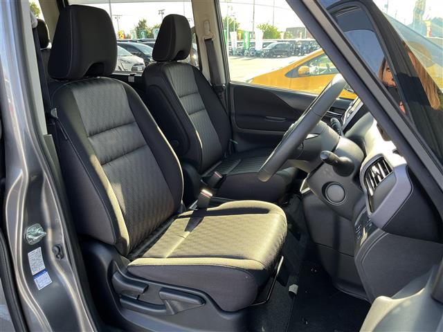 セレナ ｅ－パワー　ハイウェイスターＶ　純正ナビ　フルセグ　Ｂｌｕｅｔｏｏｔｈ　ＵＳＢ／ＡＵＸ　フリップダウン　全方位カメラ　ＥＴＣ　ドライブレコーダー　追従型クルーズコントロール　両側パワースライドドア　前席シートヒーター　オートライト（14枚目）