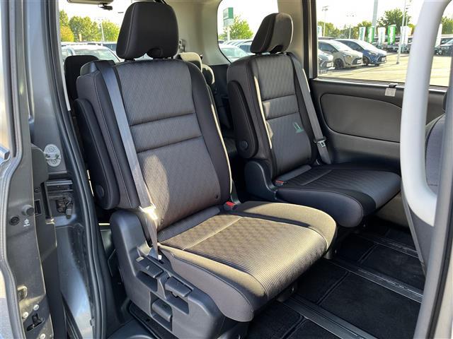 セレナ ｅ－パワー　ハイウェイスターＶ　純正ナビ　フルセグ　Ｂｌｕｅｔｏｏｔｈ　ＵＳＢ／ＡＵＸ　フリップダウン　全方位カメラ　ＥＴＣ　ドライブレコーダー　追従型クルーズコントロール　両側パワースライドドア　前席シートヒーター　オートライト（15枚目）