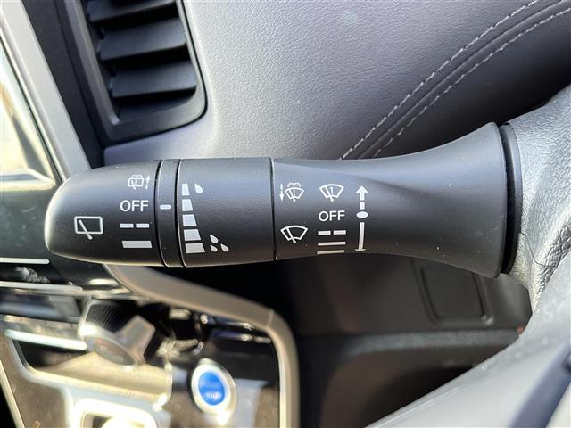 セレナ ｅ－パワー　ハイウェイスターＶ　純正ナビ　フルセグ　Ｂｌｕｅｔｏｏｔｈ　ＵＳＢ／ＡＵＸ　フリップダウン　全方位カメラ　ＥＴＣ　ドライブレコーダー　追従型クルーズコントロール　両側パワースライドドア　前席シートヒーター　オートライト（23枚目）