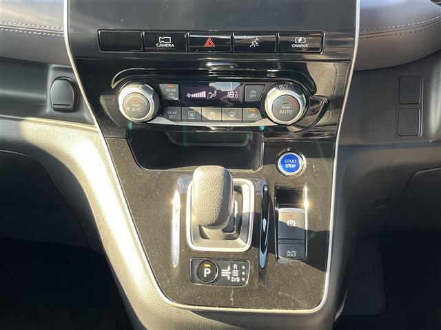 セレナ ｅ－パワー　ハイウェイスターＶ　純正ナビ　フルセグ　Ｂｌｕｅｔｏｏｔｈ　ＵＳＢ／ＡＵＸ　フリップダウン　全方位カメラ　ＥＴＣ　ドライブレコーダー　追従型クルーズコントロール　両側パワースライドドア　前席シートヒーター　オートライト（25枚目）