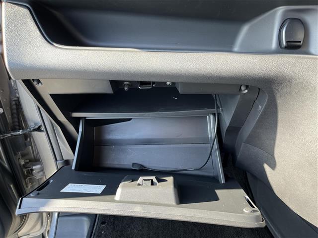 セレナ ｅ－パワー　ハイウェイスターＶ　純正ナビ　フルセグ　Ｂｌｕｅｔｏｏｔｈ　ＵＳＢ／ＡＵＸ　フリップダウン　全方位カメラ　ＥＴＣ　ドライブレコーダー　追従型クルーズコントロール　両側パワースライドドア　前席シートヒーター　オートライト（26枚目）