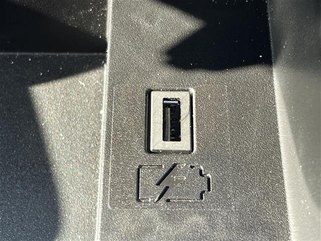 セレナ ｅ－パワー　ハイウェイスターＶ　純正ナビ　フルセグ　Ｂｌｕｅｔｏｏｔｈ　ＵＳＢ／ＡＵＸ　フリップダウン　全方位カメラ　ＥＴＣ　ドライブレコーダー　追従型クルーズコントロール　両側パワースライドドア　前席シートヒーター　オートライト（28枚目）