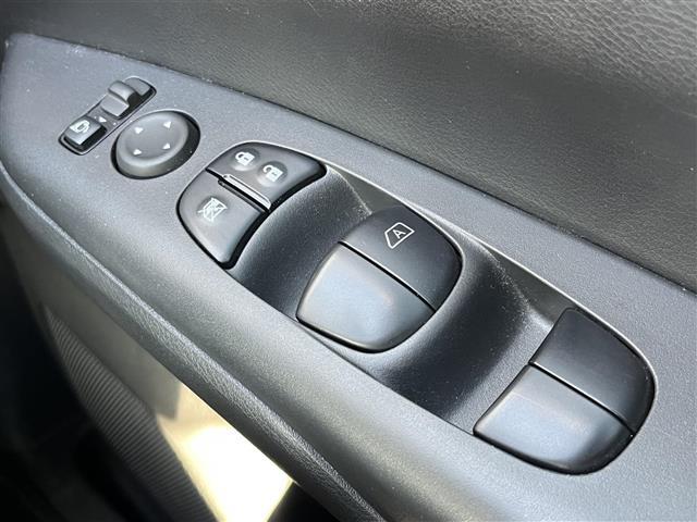 セレナ ｅ－パワー　ハイウェイスターＶ　純正ナビ　フルセグ　Ｂｌｕｅｔｏｏｔｈ　ＵＳＢ／ＡＵＸ　フリップダウン　全方位カメラ　ＥＴＣ　ドライブレコーダー　追従型クルーズコントロール　両側パワースライドドア　前席シートヒーター　オートライト（30枚目）