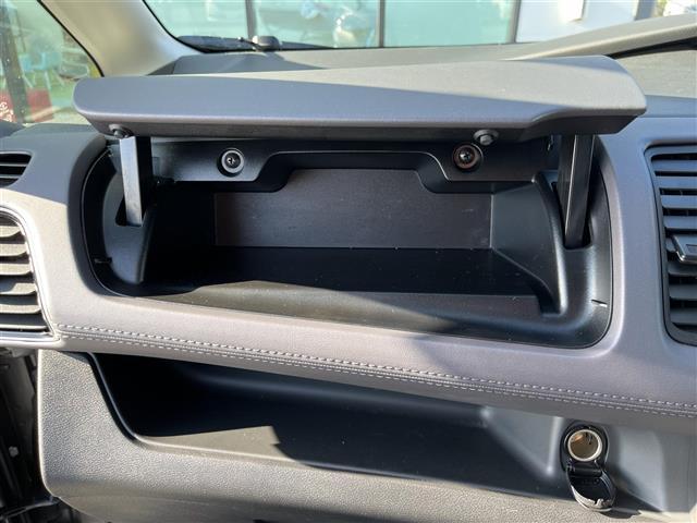 セレナ ｅ－パワー　ハイウェイスターＶ　純正ナビ　フルセグ　Ｂｌｕｅｔｏｏｔｈ　ＵＳＢ／ＡＵＸ　フリップダウン　全方位カメラ　ＥＴＣ　ドライブレコーダー　追従型クルーズコントロール　両側パワースライドドア　前席シートヒーター　オートライト（31枚目）