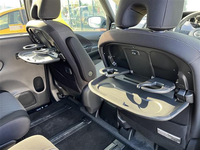 セレナ ｅ－パワー　ハイウェイスターＶ　純正ナビ　フルセグ　Ｂｌｕｅｔｏｏｔｈ　ＵＳＢ／ＡＵＸ　フリップダウン　全方位カメラ　ＥＴＣ　ドライブレコーダー　追従型クルーズコントロール　両側パワースライドドア　前席シートヒーター　オートライト（32枚目）