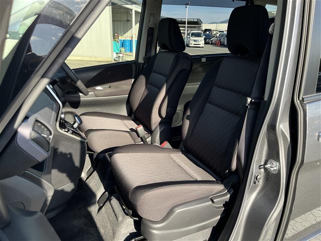 セレナ ｅ－パワー　ハイウェイスターＶ　純正ナビ　フルセグ　Ｂｌｕｅｔｏｏｔｈ　ＵＳＢ／ＡＵＸ　フリップダウン　全方位カメラ　ＥＴＣ　ドライブレコーダー　追従型クルーズコントロール　両側パワースライドドア　前席シートヒーター　オートライト（34枚目）