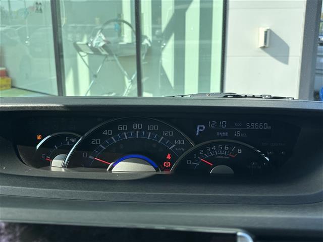 タント カスタムＲＳ　トップエディションＳＡＩＩ　純正ナビ　バックカメラ　両側パワースライドドア　ＥＴＣ　ハーフレザーシート　ＬＥＤヘッドライト　オートライト　衝突被害軽減システム　スマートキー　純正１５インチアルミホイール　ベンチシート　ＡＡＣ（4枚目）