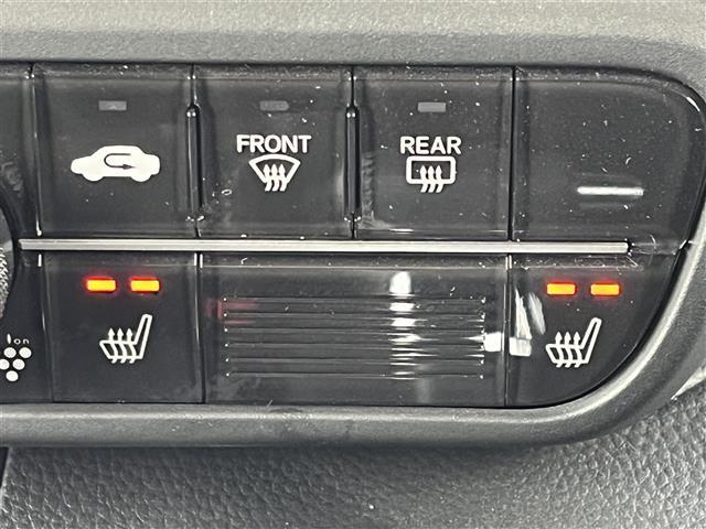 N-BOXカスタム G・Lターボホンダセンシング 純正ナビ(フルセグ/BT/CD/DVD)/レーダークルーズコントロール/バックカメラ/コーナーセンサー/衝突軽減/レーンキープ/両側パワスラ/ハーフレザー/シートヒーター/後席サンシェード/ETC(9枚目)