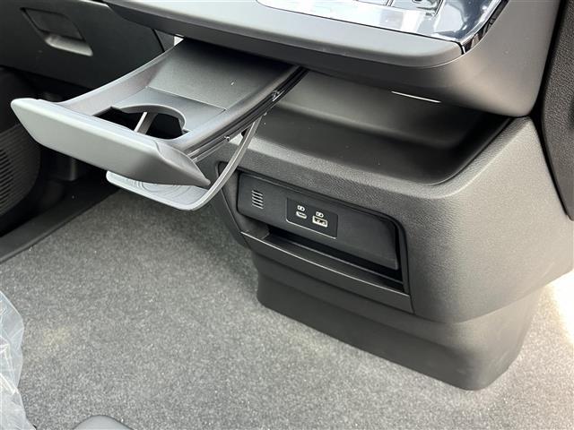 セレナ ハイウェイスターV Vセレクション 純正ナビ(フルセグ/BT/CD/DVD)/フリップダウン/レーダークルーズコントロール/プロパイロット/全方位/パドルシフト/BSM/コーナーセンサー/衝突軽減/両側パワスラ/後席サンシェード(28枚目)