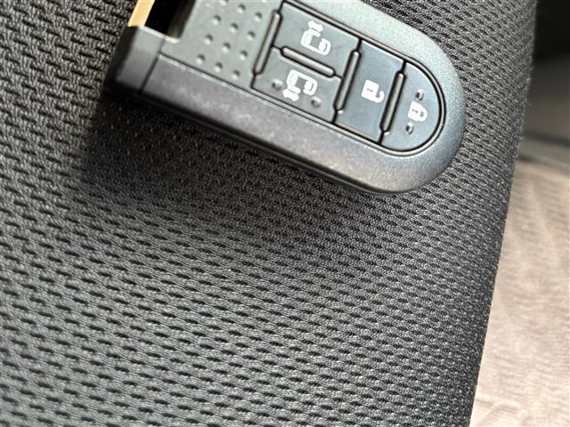 ルーミー カスタムG 純正ナビ(フルセグ/BT/CD/DVD)/クルーズコントロール/バックカメラ/コーナーセンサー/衝突軽減/レーンキープ/両側パワスラ/フォグランプ/LEDヘッドライト/ドラレコ/純正AW(26枚目)