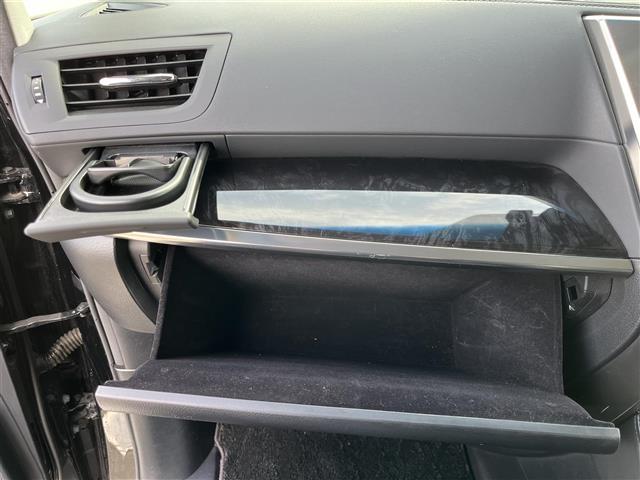 アルファード ２．５Ｓ　Ｃパッケージ　社外ナビ（フルセグ／ＢＴ／ＣＤ／ＤＶＤ）／フリップダウン／レーダークルーズコントロール／バックカメラ／コーナーセンサー／衝突軽減／電動リア／両側パワスラ／レザーシート／メモリ付きパワーシート／純正ＡＷ（32枚目）