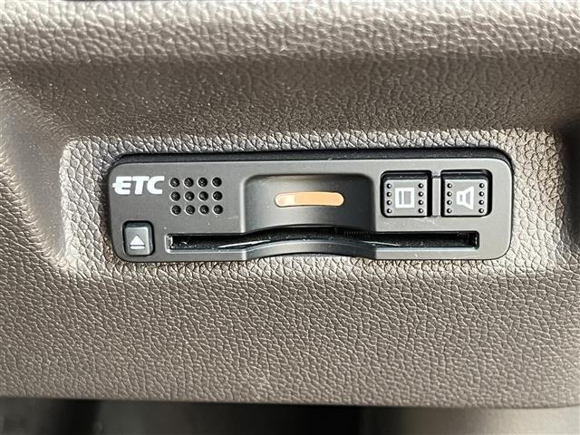 フリード G 純正ナビ バックカメラ 地デジ Cパッケージ ETC 両側パワースライドドア 純正15インチAW プッシュスタート ドアバイザー アイドリングストップ コンフォートビューパッケージ(6枚目)