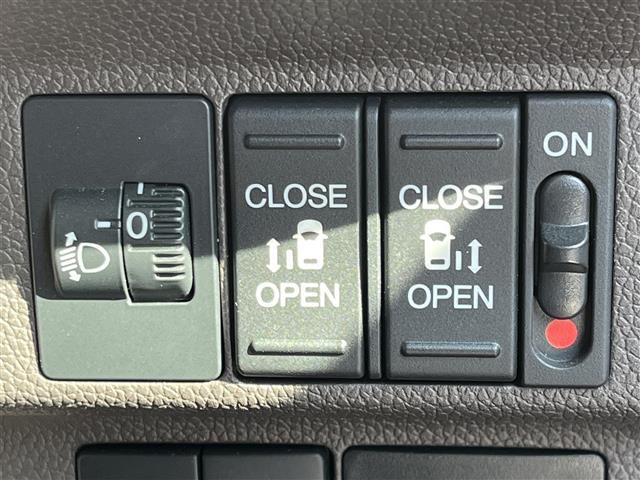 フリード G 純正ナビ バックカメラ 地デジ Cパッケージ ETC 両側パワースライドドア 純正15インチAW プッシュスタート ドアバイザー アイドリングストップ コンフォートビューパッケージ(7枚目)