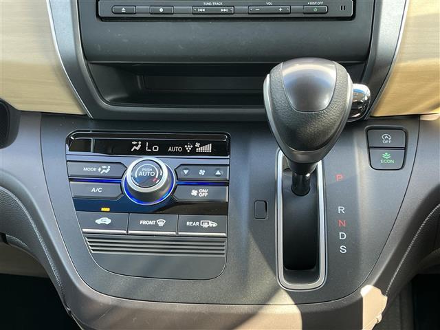 フリード G 純正ナビ バックカメラ 地デジ Cパッケージ ETC 両側パワースライドドア 純正15インチAW プッシュスタート ドアバイザー アイドリングストップ コンフォートビューパッケージ(12枚目)