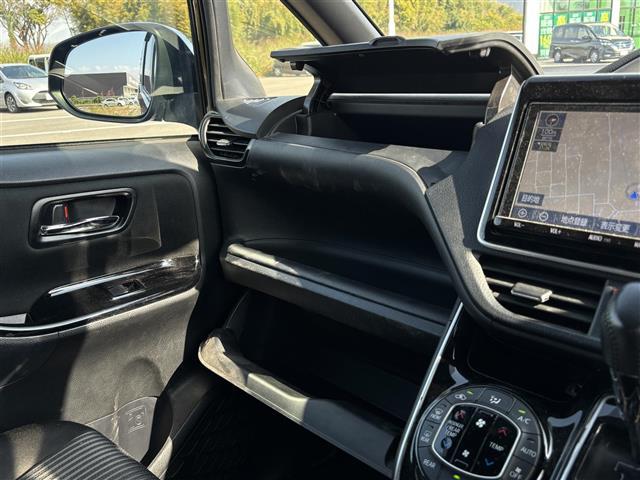 ヴォクシー ZS 煌II 純正9インチナビ フルセグTV バックカメラ フリップダウンモニター クルーズコントロール 両側パワースライドドア ビルトインETC 前後コーナーセンサー LEDヘッドライト 衝突被害軽減システム(26枚目)