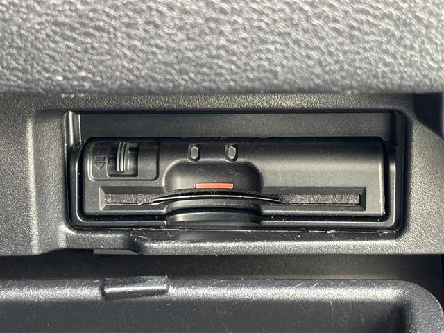 セレナ ハイウェイスターG 純正9インチナビ(フルセグ/BT/CD/DVD)/プロパイロット/全方位/コーナーセンサー/衝突軽減/レーンキープ/両側パワースライド/オートライト/LEDヘッドライト/ドラレコ/ETC/純正AW(13枚目)