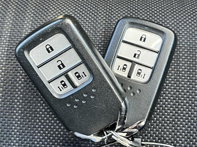 フリードハイブリッド ハイブリッド・ＥＸ　純正ナビ（フルセグ／ＢＴ／ＣＤ／ＤＶＤ）／レーダークルーズコントロール／バックカメラ／衝突軽減／レーンキープ／両側パワスラ／ハーフレザー／シートヒーター／後席サンシェード／前後ドラレコ／ＥＴＣ（11枚目）