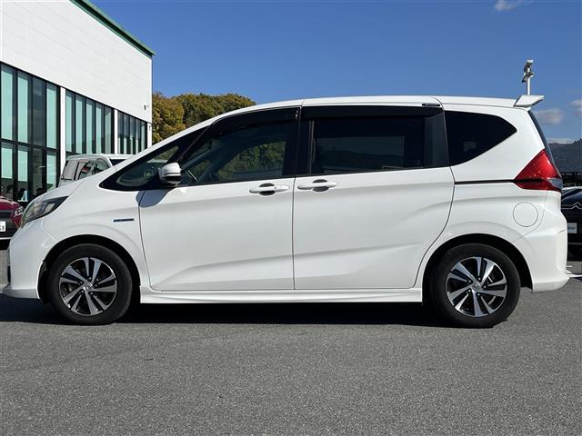 フリードハイブリッド ハイブリッド・ＥＸ　純正ナビ（フルセグ／ＢＴ／ＣＤ／ＤＶＤ）／レーダークルーズコントロール／バックカメラ／衝突軽減／レーンキープ／両側パワスラ／ハーフレザー／シートヒーター／後席サンシェード／前後ドラレコ／ＥＴＣ（41枚目）