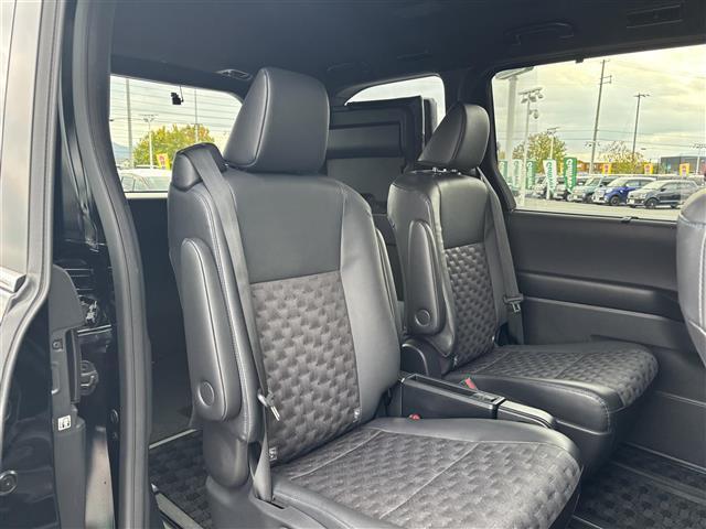 ヴォクシー Ｓ－Ｚ　純正１０．５インチディスプレイオーディオ（ＴＶ／ＢＴ）／フリップダウン／レーダークルーズコントロール／バックカメラ／コーナーセンサー／両側パワスラ／ハーフレザー／シートヒーター／ドラレコ／純正ＡＷ（15枚目）