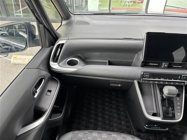 ヴォクシー Ｓ－Ｚ　純正１０．５インチディスプレイオーディオ（ＴＶ／ＢＴ）／フリップダウン／レーダークルーズコントロール／バックカメラ／コーナーセンサー／両側パワスラ／ハーフレザー／シートヒーター／ドラレコ／純正ＡＷ（27枚目）