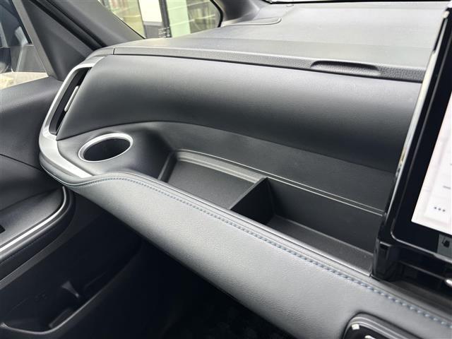 ヴォクシー Ｓ－Ｚ　純正１０．５インチディスプレイオーディオ（ＴＶ／ＢＴ）／フリップダウン／レーダークルーズコントロール／バックカメラ／コーナーセンサー／両側パワスラ／ハーフレザー／シートヒーター／ドラレコ／純正ＡＷ（30枚目）