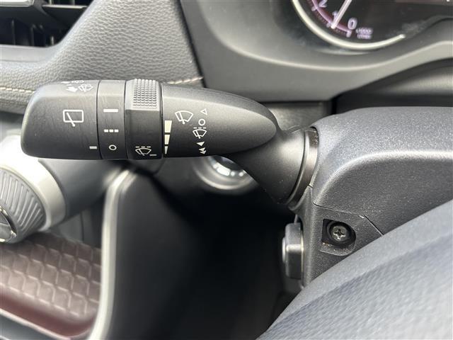 ＲＡＶ４ Ｇ　純正９インチナビ（フルセグ／ＢＴ／ＣＤ／ＤＶＤ）／レーダークルーズコントロール／バックカメラ／ＢＳＭ／コーナーセンサー／衝突軽減／電動リア／レザーシート／メモリ付きパワーシート／ステアリングヒーター（3枚目）