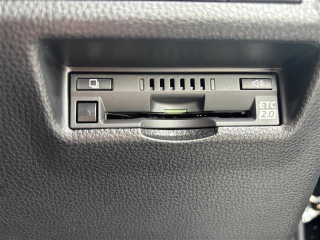 ＲＡＶ４ Ｇ　純正９インチナビ（フルセグ／ＢＴ／ＣＤ／ＤＶＤ）／レーダークルーズコントロール／バックカメラ／ＢＳＭ／コーナーセンサー／衝突軽減／電動リア／レザーシート／メモリ付きパワーシート／ステアリングヒーター（7枚目）