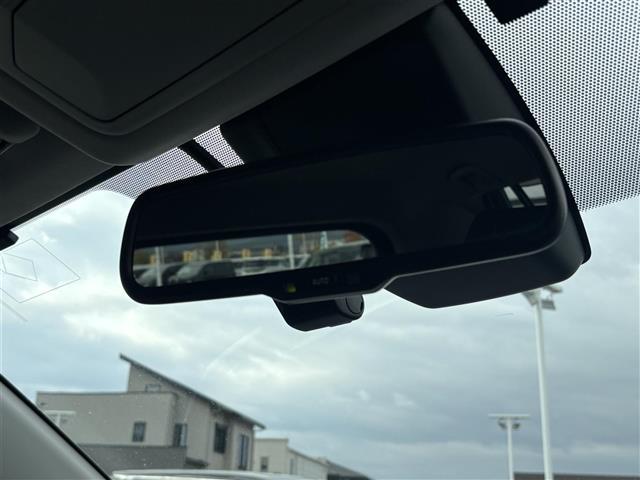 ＲＡＶ４ Ｇ　純正９インチナビ（フルセグ／ＢＴ／ＣＤ／ＤＶＤ）／レーダークルーズコントロール／バックカメラ／ＢＳＭ／コーナーセンサー／衝突軽減／電動リア／レザーシート／メモリ付きパワーシート／ステアリングヒーター（25枚目）