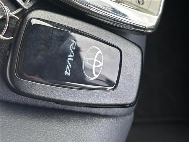 ＲＡＶ４ Ｇ　純正９インチナビ（フルセグ／ＢＴ／ＣＤ／ＤＶＤ）／レーダークルーズコントロール／バックカメラ／ＢＳＭ／コーナーセンサー／衝突軽減／電動リア／レザーシート／メモリ付きパワーシート／ステアリングヒーター（28枚目）