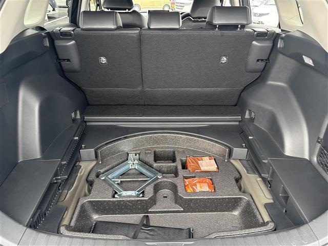 ＲＡＶ４ Ｇ　純正９インチナビ（フルセグ／ＢＴ／ＣＤ／ＤＶＤ）／レーダークルーズコントロール／バックカメラ／ＢＳＭ／コーナーセンサー／衝突軽減／電動リア／レザーシート／メモリ付きパワーシート／ステアリングヒーター（30枚目）