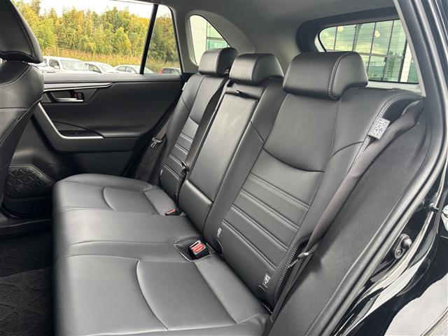 ＲＡＶ４ Ｇ　純正９インチナビ（フルセグ／ＢＴ／ＣＤ／ＤＶＤ）／レーダークルーズコントロール／バックカメラ／ＢＳＭ／コーナーセンサー／衝突軽減／電動リア／レザーシート／メモリ付きパワーシート／ステアリングヒーター（36枚目）